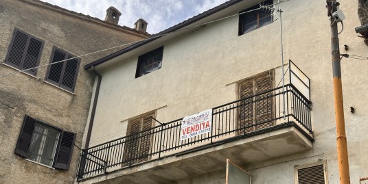 Casetta nel centro storico a Trenta di CASALI DEL MANCO